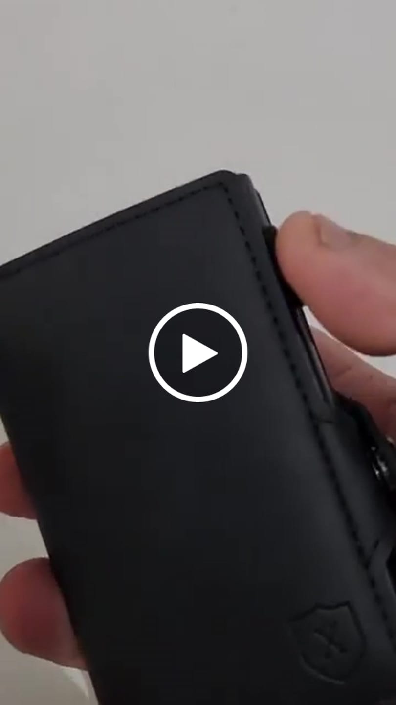 Customer video review of Billetera Modelo Deluxe