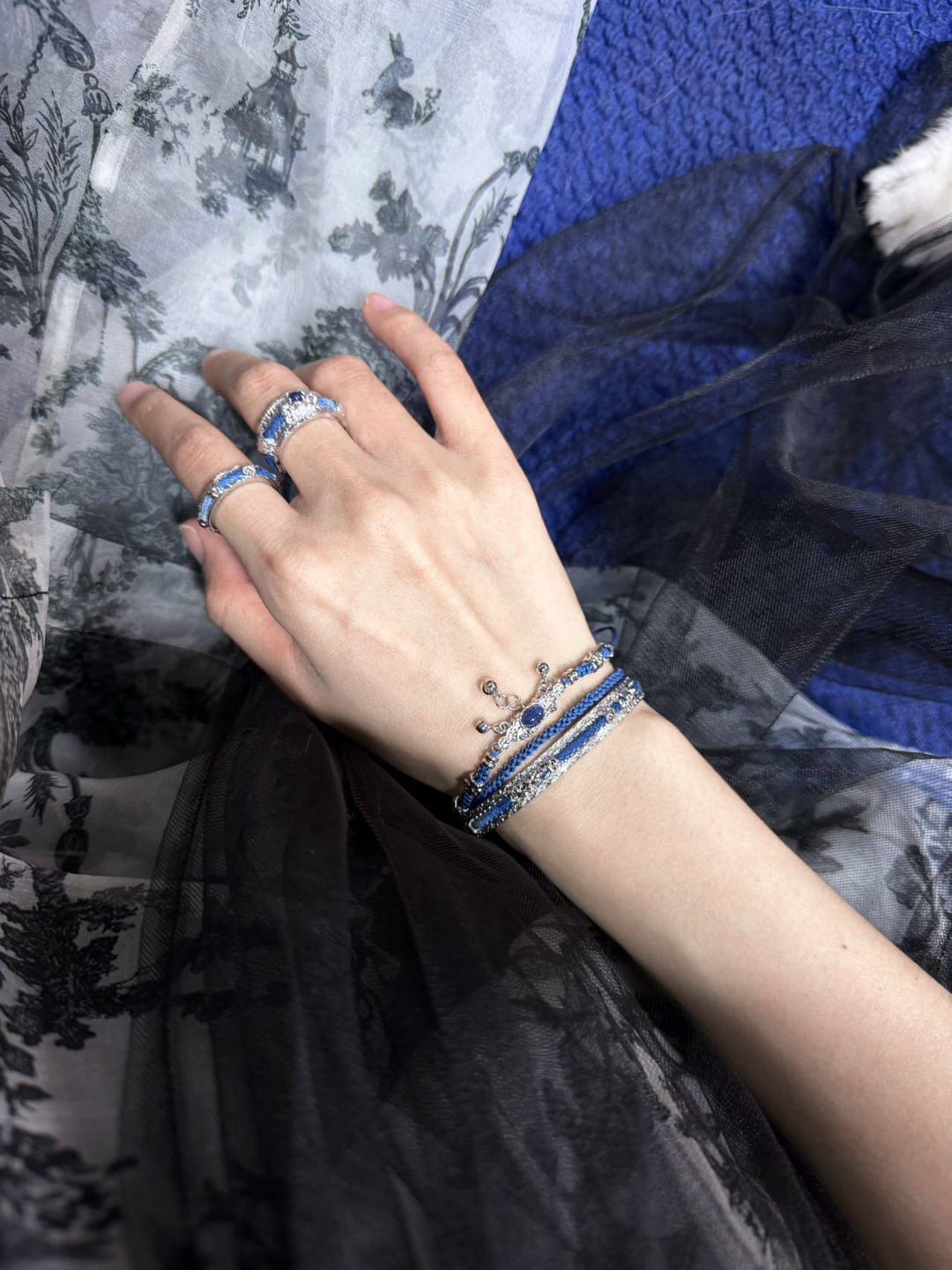 Customer photo review of "MIAO" Platinum Plated Blue Woven Open Bangle