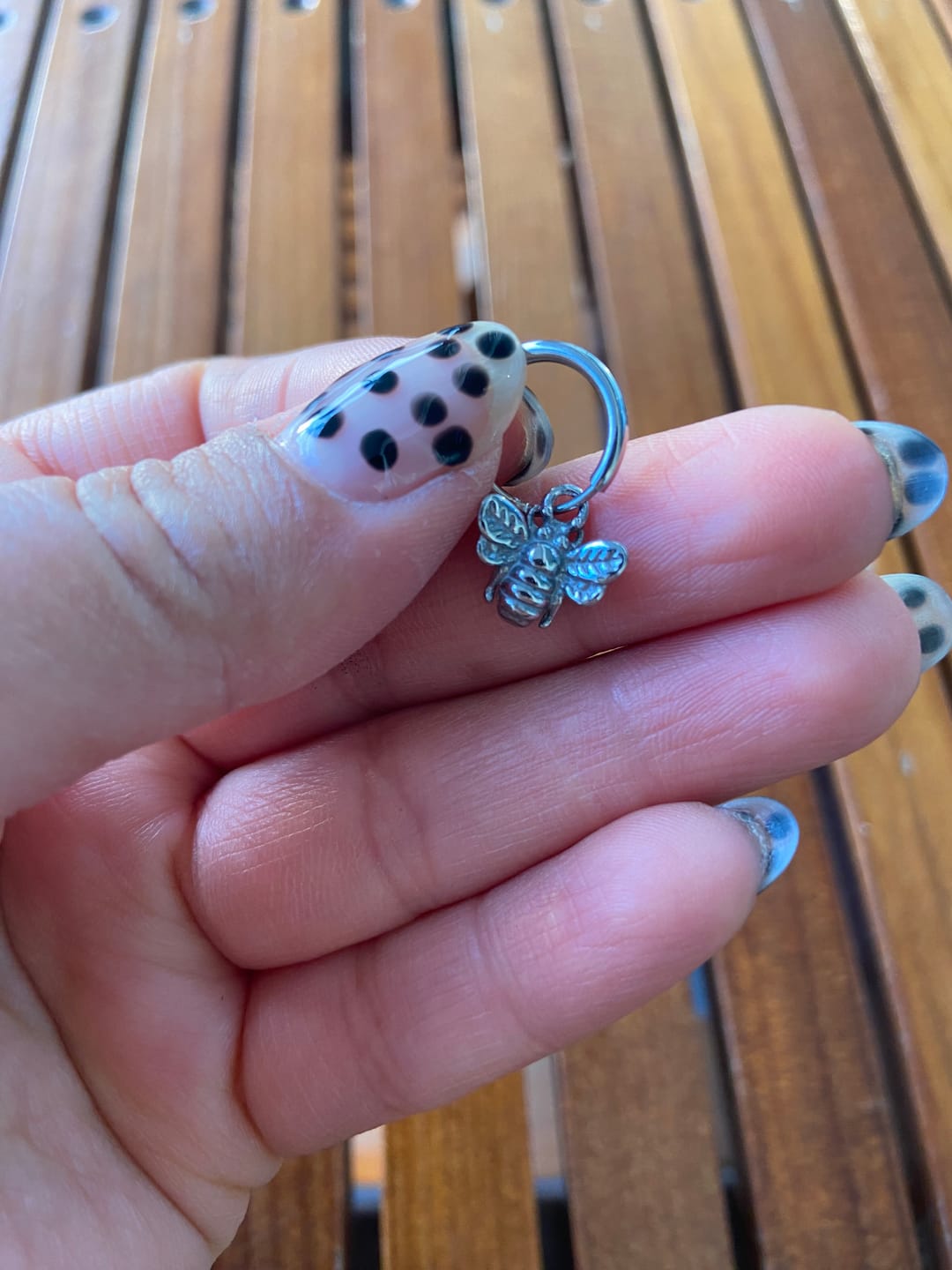 Customer photo review of Aretes Beecuff Plata
