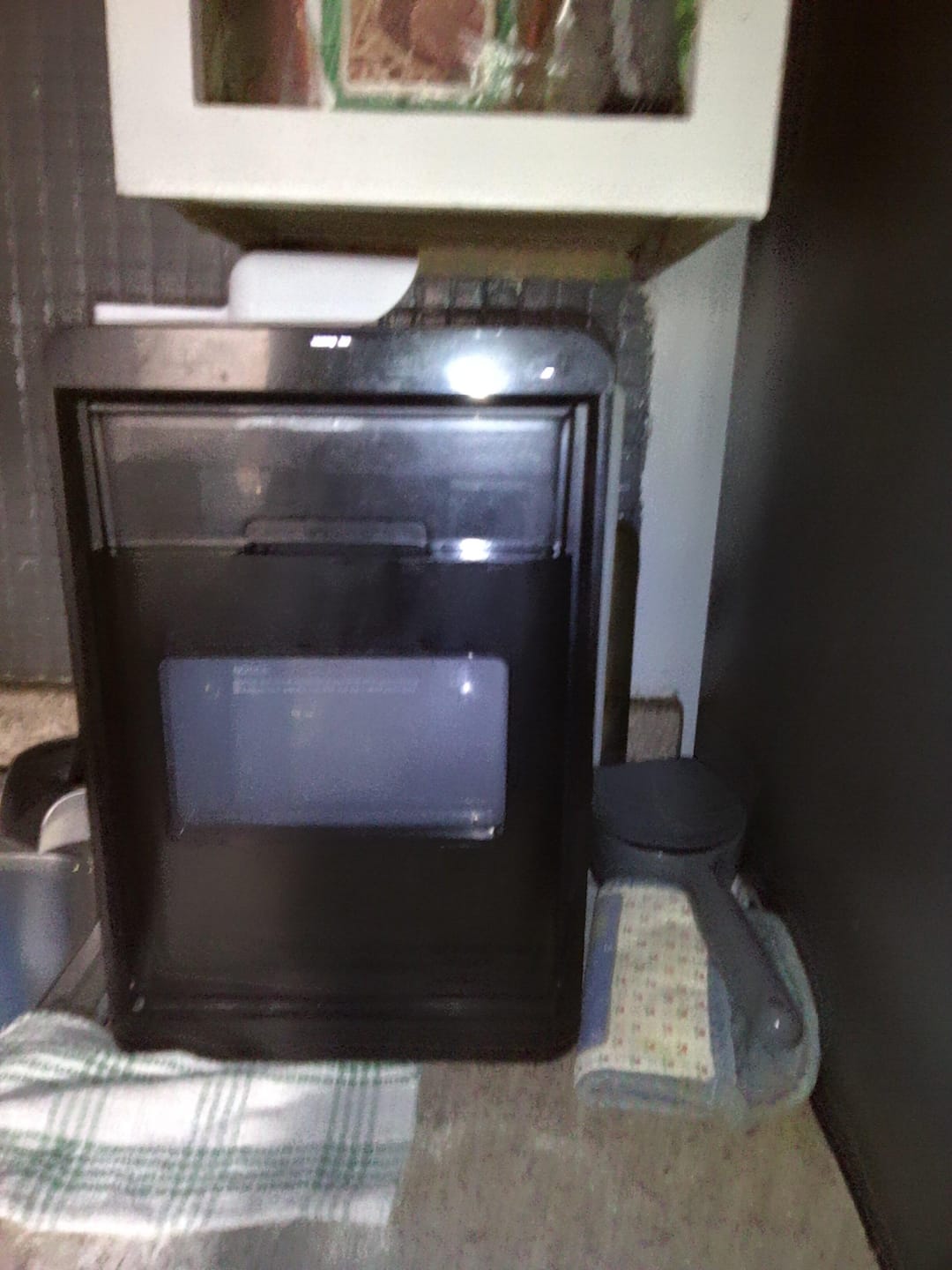 Customer photo review of Simzlife Nugget Ice Maker Countertop, 44lbs/24H, Self-Cleaning, Chewable Crunchable Ice machine for Home/Kitchen/Party