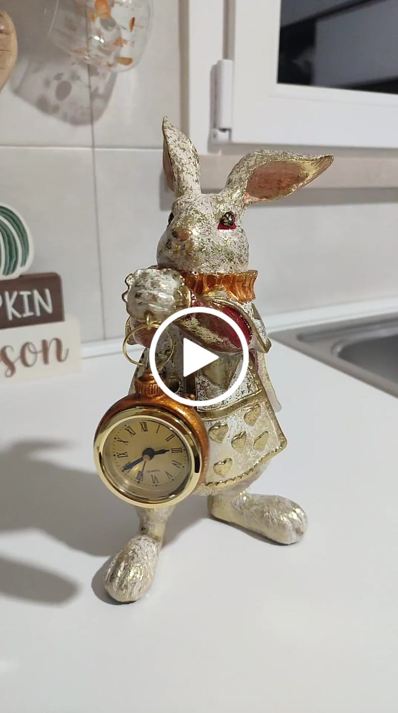 Customer video review of Bianconiglio con Orologio in Resina Bianco e Oro H.24 cm