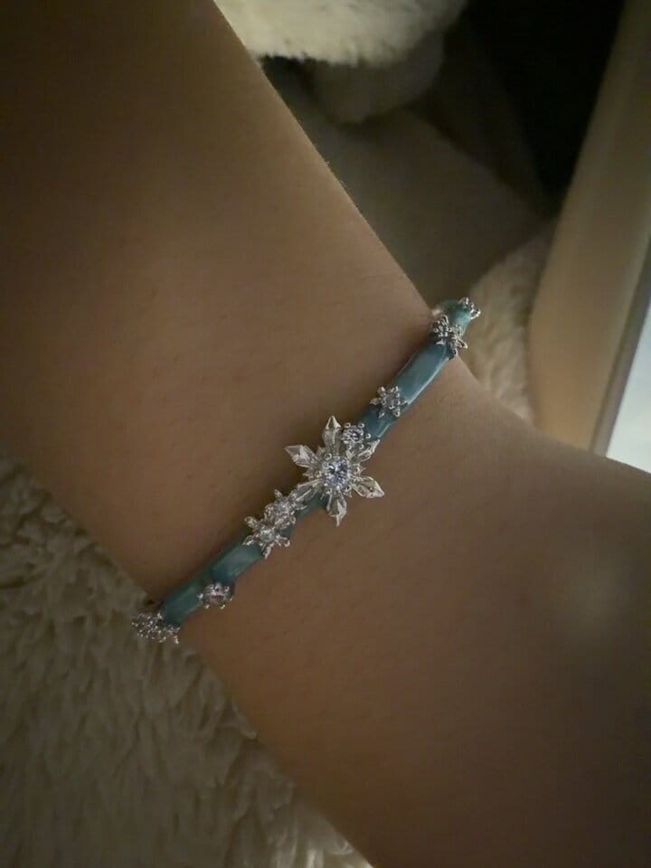 Customer photo review of "Snow Land" Platinum Plated Snowflake Charm Bracelet