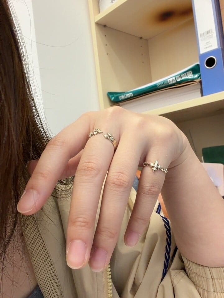 Customer photo review of "Bastet" 925 Sterling Silver Vintage Iris Adjustable Pinky Ring