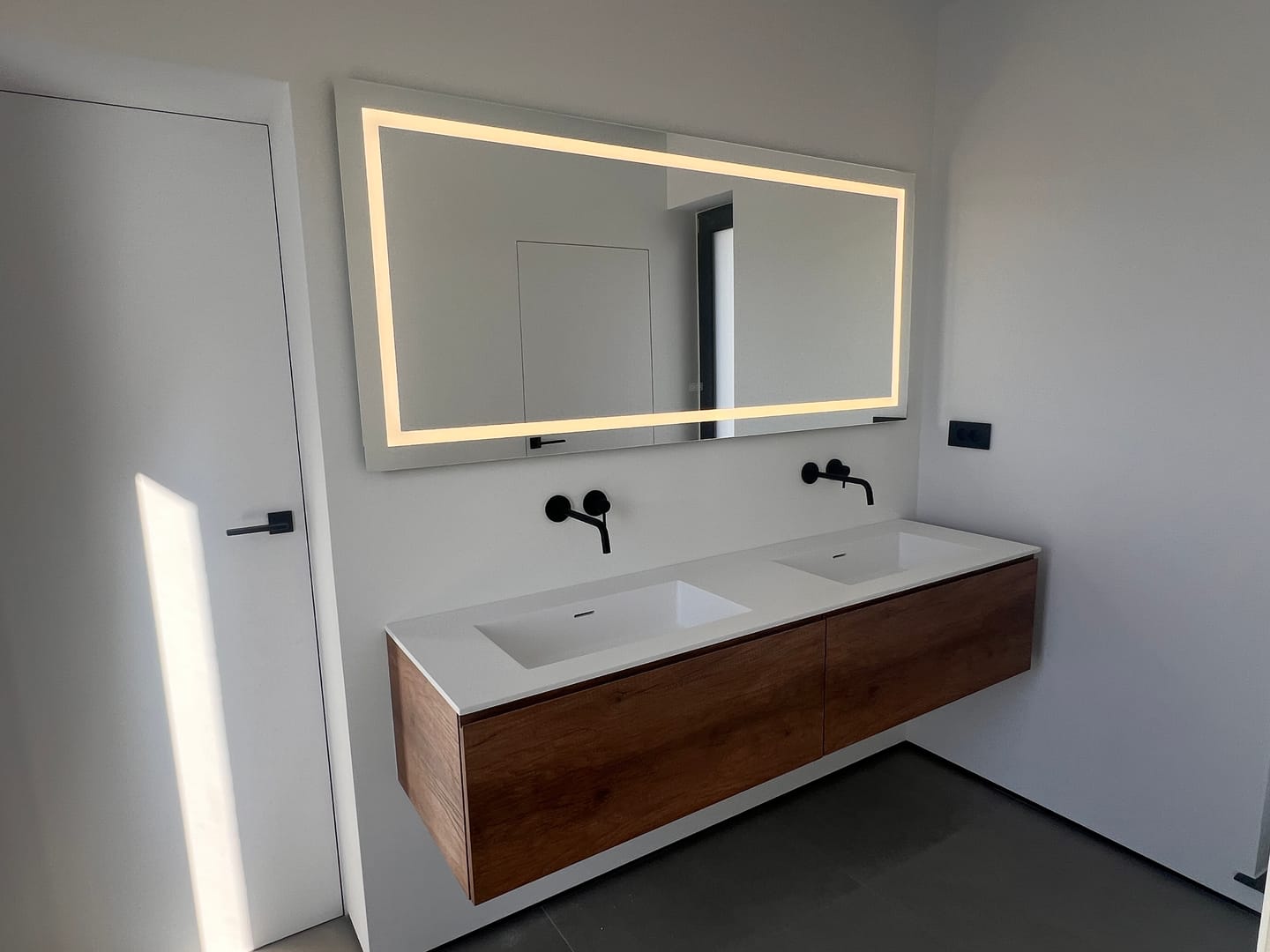 Customer photo review of Oglinda LED Orizontala - Gama Reyze Salono