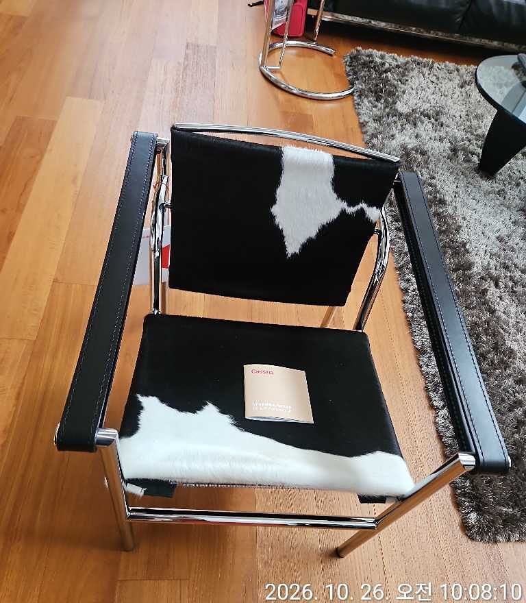 Customer photo review of LC1 - 1 Fauteuil dossier basculant 레더 암체어