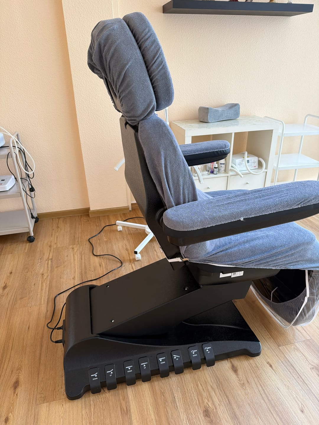 Customer photo review of Kosmetikliege Elektrisch | Luxoria PRO 5 | Kosmetiksessel mit elektrischer Verstellung | Schwarz
