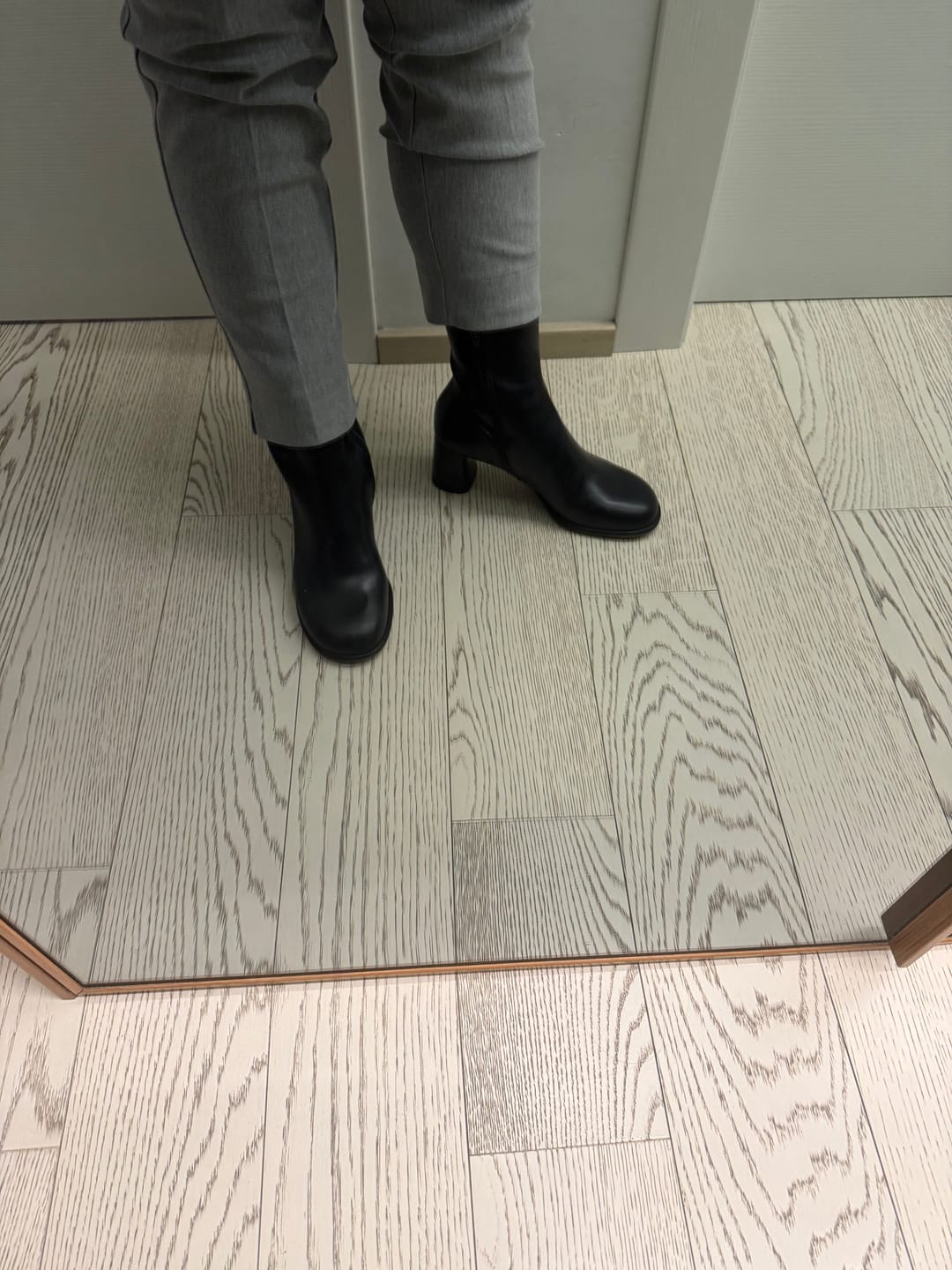 Customer photo review of Clo Black tronchetto in nappa nera tacco 6 artigianale marchigiana