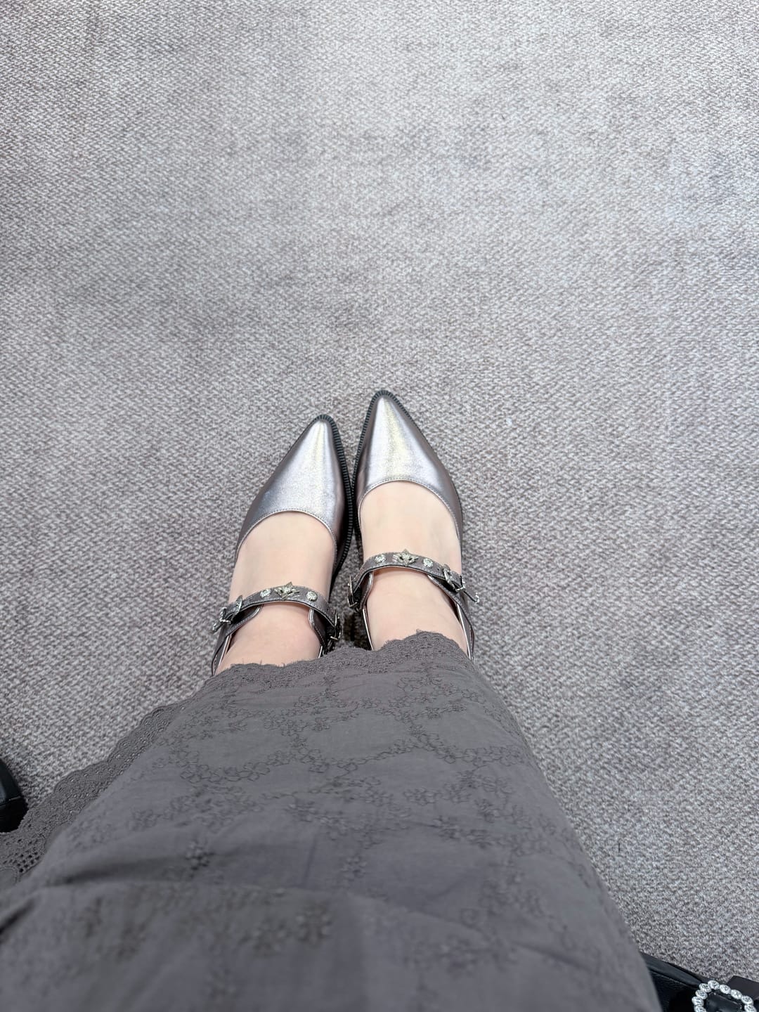 Customer photo review of Zora・Pointed Toe Stud-Embellished Strap Low Heel
