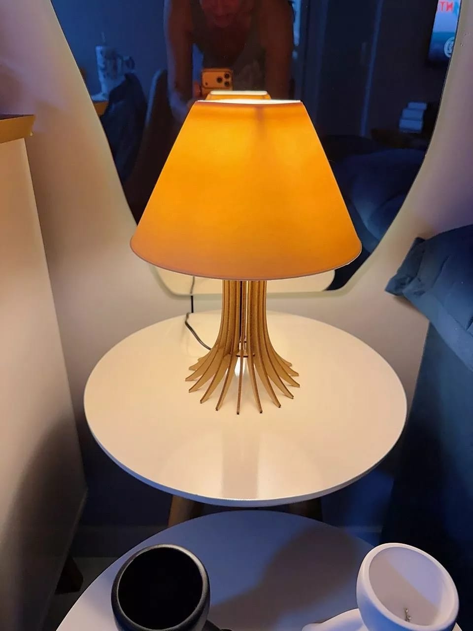 Customer photo review of Abajur de Mesa Moderno para Quarto e Sala com Base em MDF