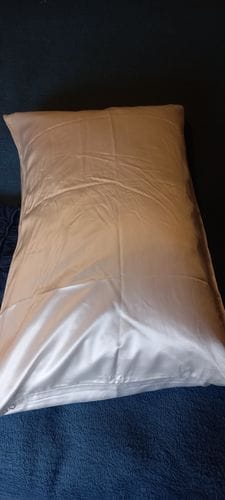 Customer photo review of Ivory White Silk Pillowcase -  Queen Size - Zip Closure