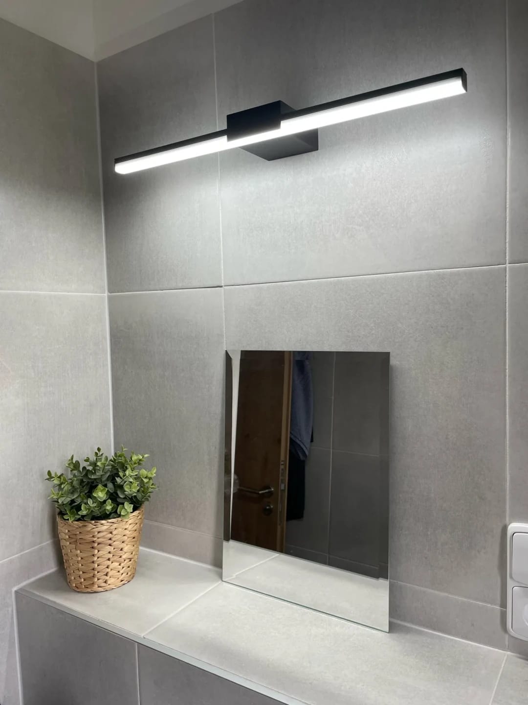 Customer photo review of Wall Light for Bathroom Mirror, Linear LED Bar, Wall Sconce, 40–100 cm
