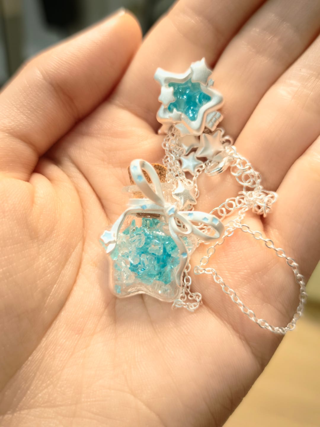 Customer photo review of "WISHING STAR" Rhodium Plated Wishing Star Flip Bangle, Zirconia Glass