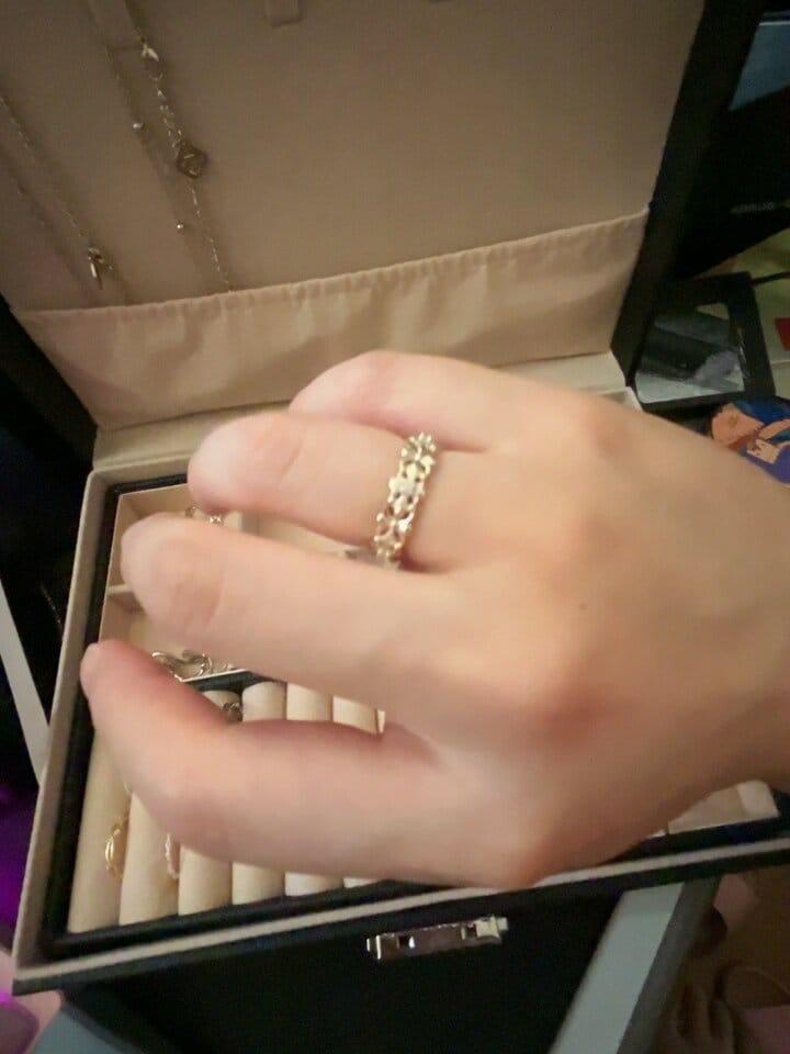 Customer photo review of "Bastet" 925 Sterling Silver Vintage Iris Adjustable Pinky Ring