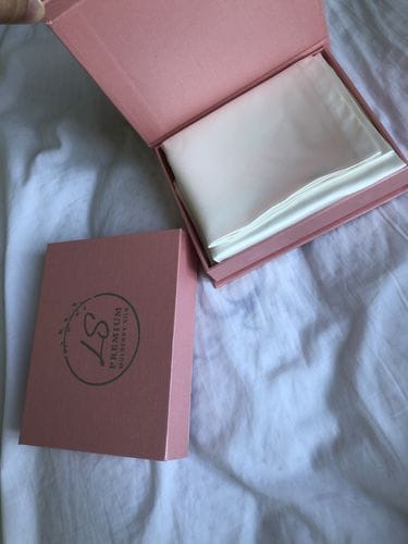 Customer photo review of Ivory White Silk Pillowcase -  Queen Size - Zip Closure