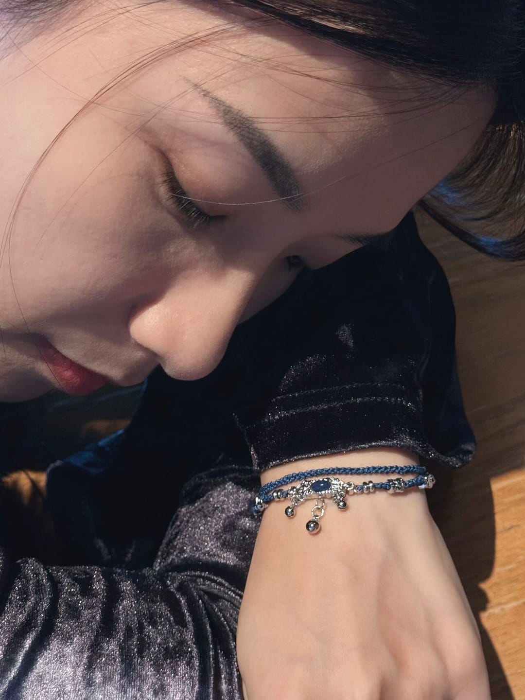 Customer photo review of "MIAO" Platinum Plated Blue Braided Bracelet