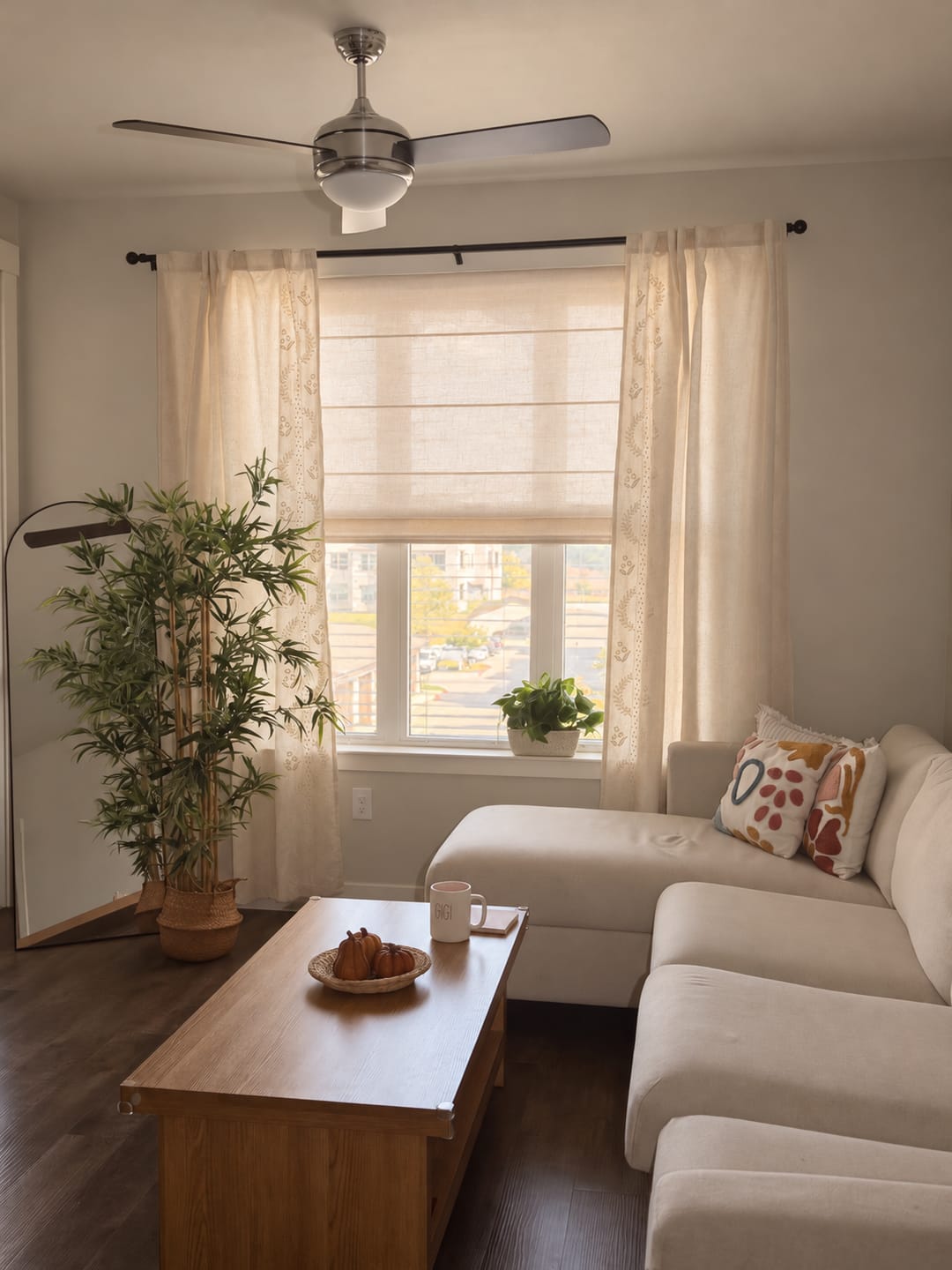 Customer photo review of Ellie Linen Custom Roman Shade Cordless