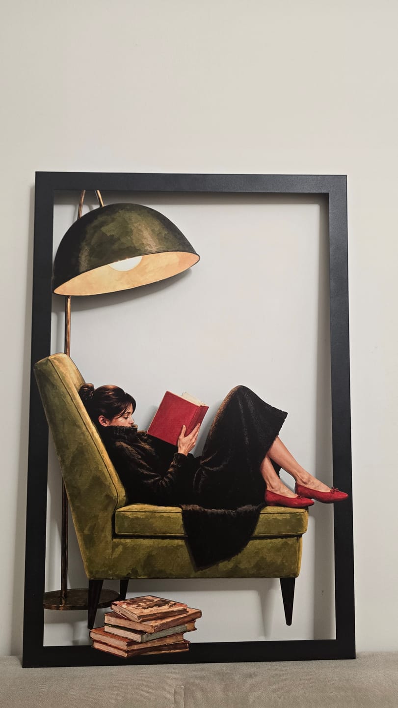 Customer photo review of Kitap Okuyan Kadın Metal Tablo