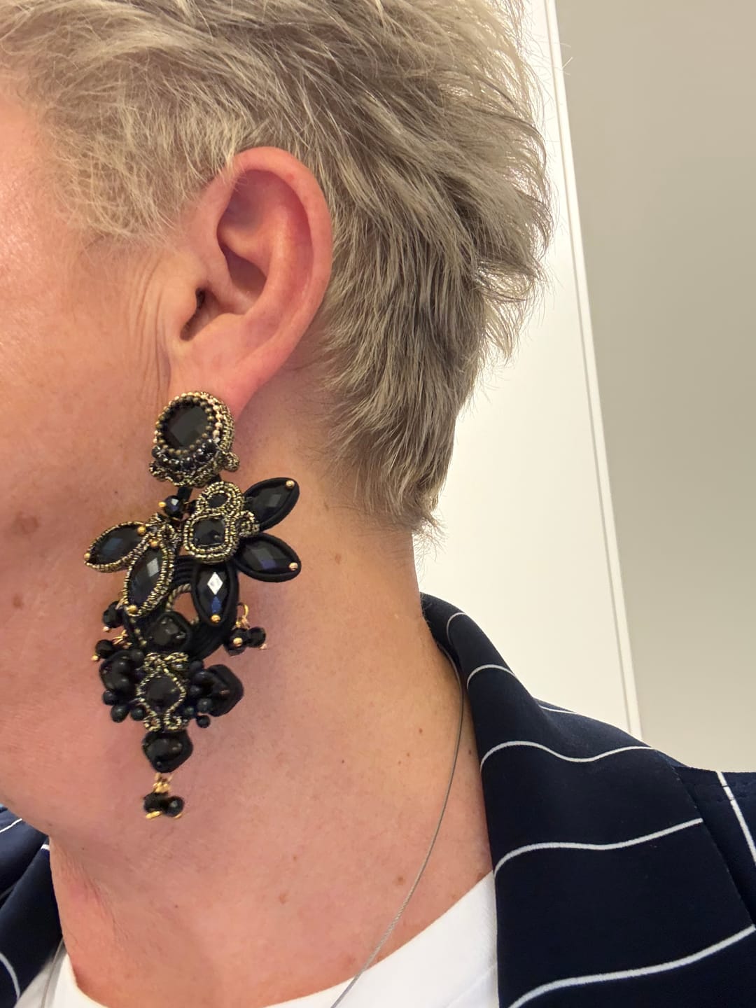 Customer photo review of Große Soutache-Ohrringe in Schwarz und Gold