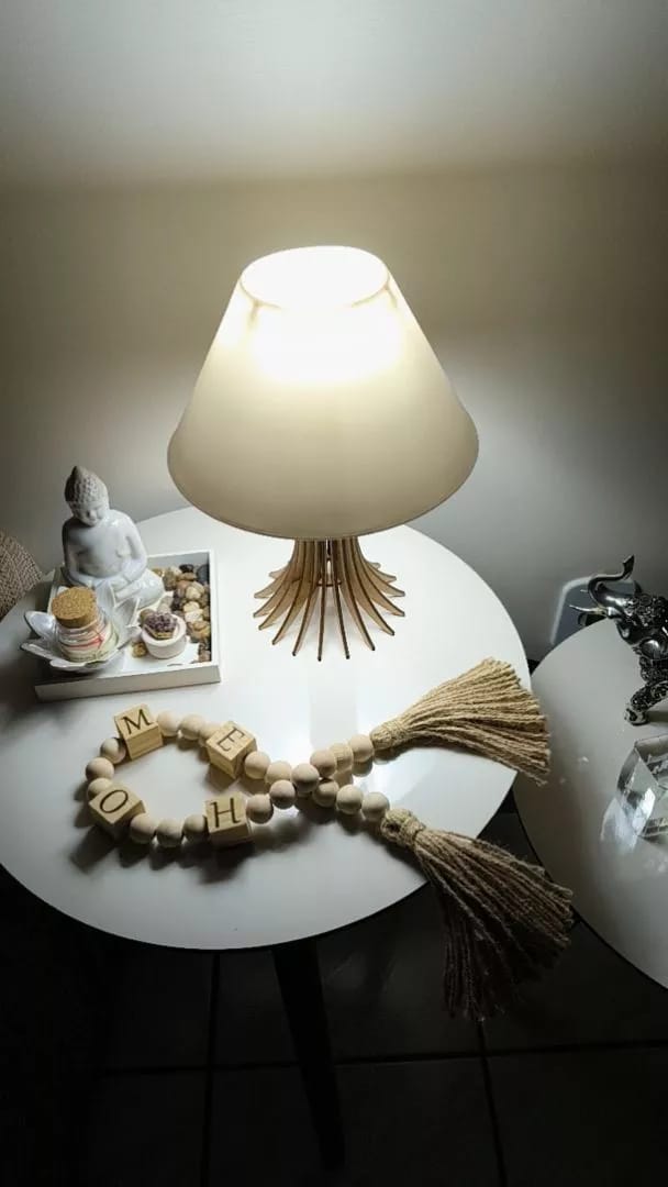 Customer photo review of Abajur de Mesa Moderno para Quarto e Sala com Base em MDF