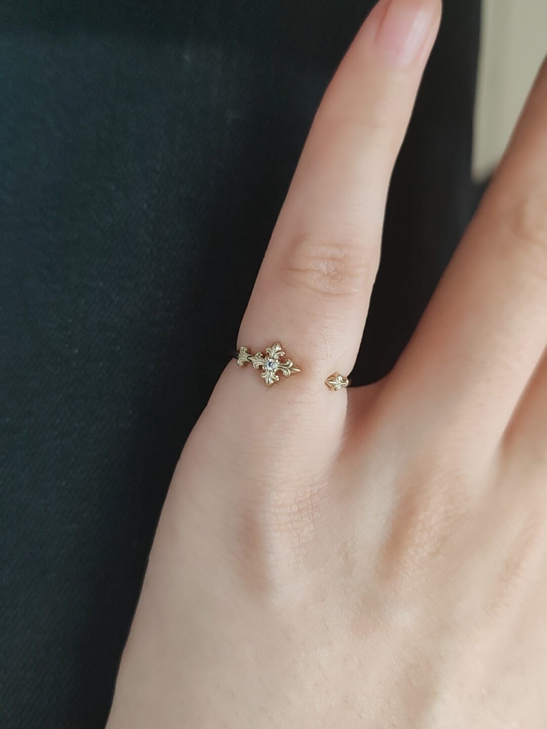 Customer photo review of "Bastet" 925 Sterling Silver Vintage Iris Adjustable Pinky Ring