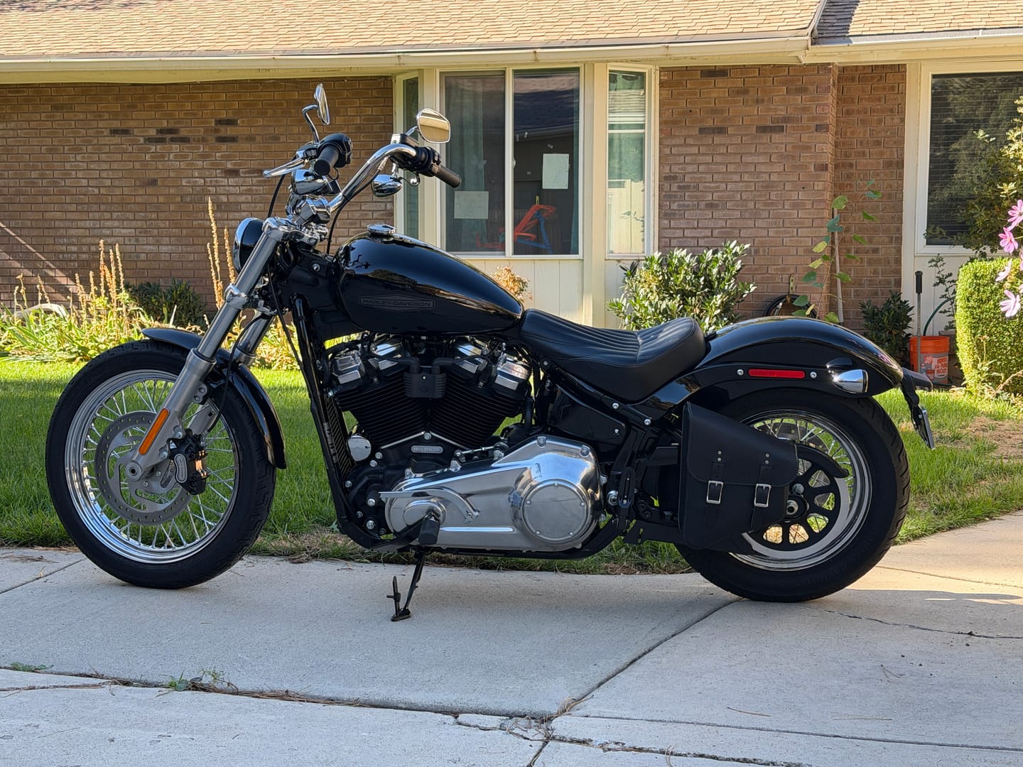 Customer photo review of H-D® 2018-Later Softail Left Side Solo Bag - SHL01