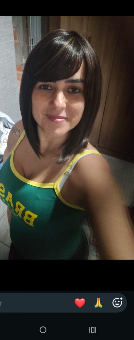 Customer photo review of Peruca Vicky Castanho Luzes com Franja