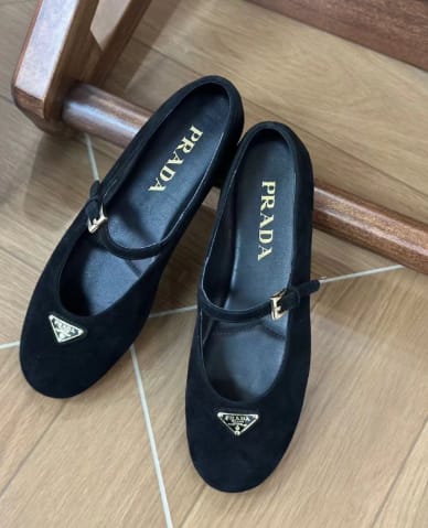 Customer photo review of Prada 2026 Ballet Flat Suede Sheepskin 715617