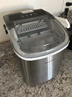 Customer photo review of Simzlife Portable Countertop Ice Maker, 26 Lbs/24H, 9 Bullet-Shaped Ice Cubes in 6 Minutes, Self-Cleaning Ice Machine, Red