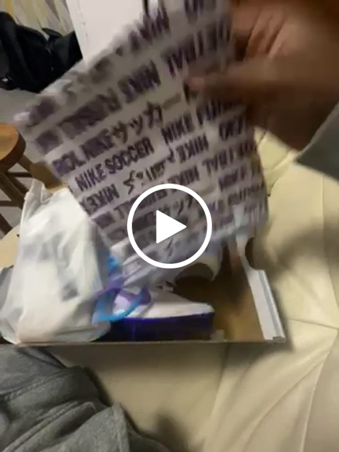 Customer video review of Mercurial Vapor 16 Elite FG Chromatic Pack Blanc/Violet/Bleu