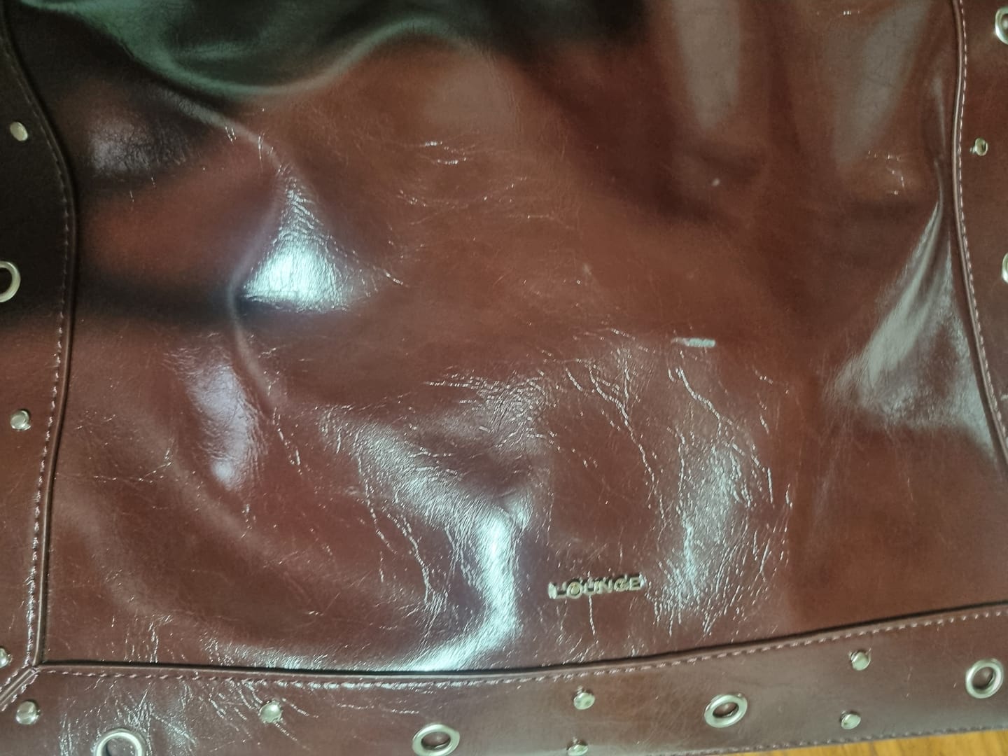 Customer photo review of Bolso Notebook Charol Eyelets