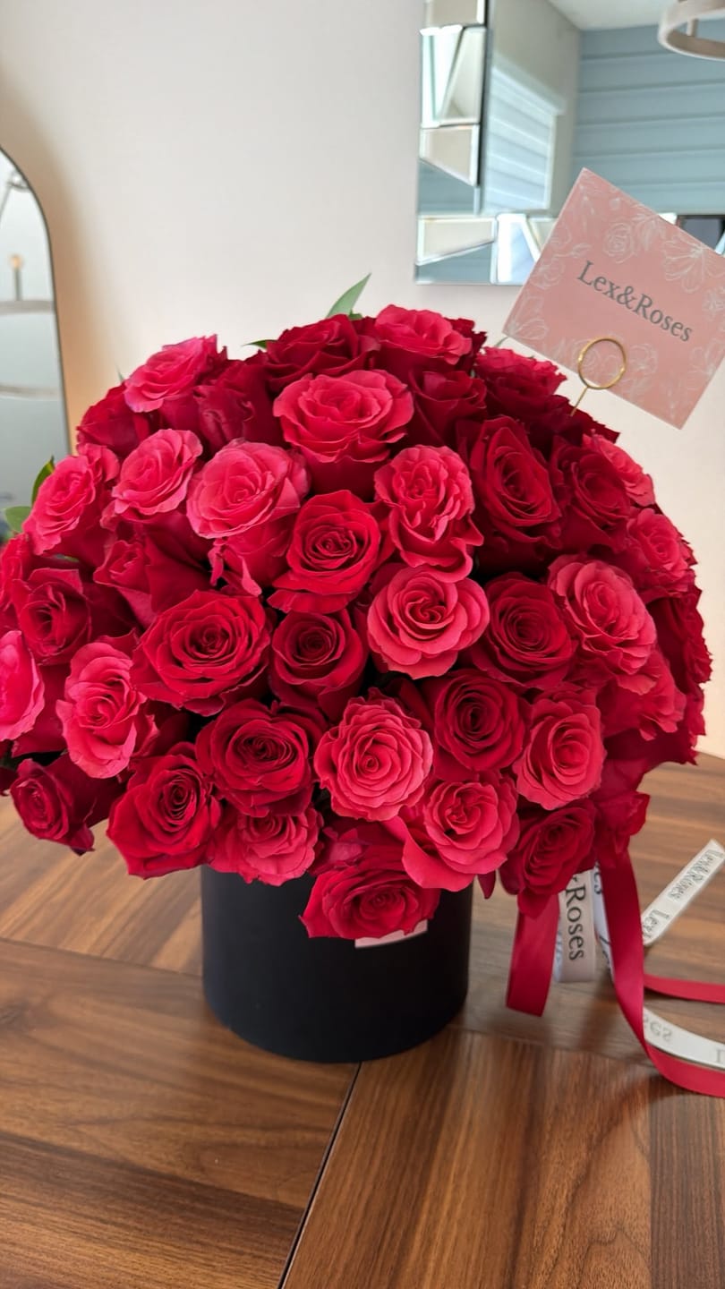 Customer photo review of Red & Hot Pink Roses - HatBox