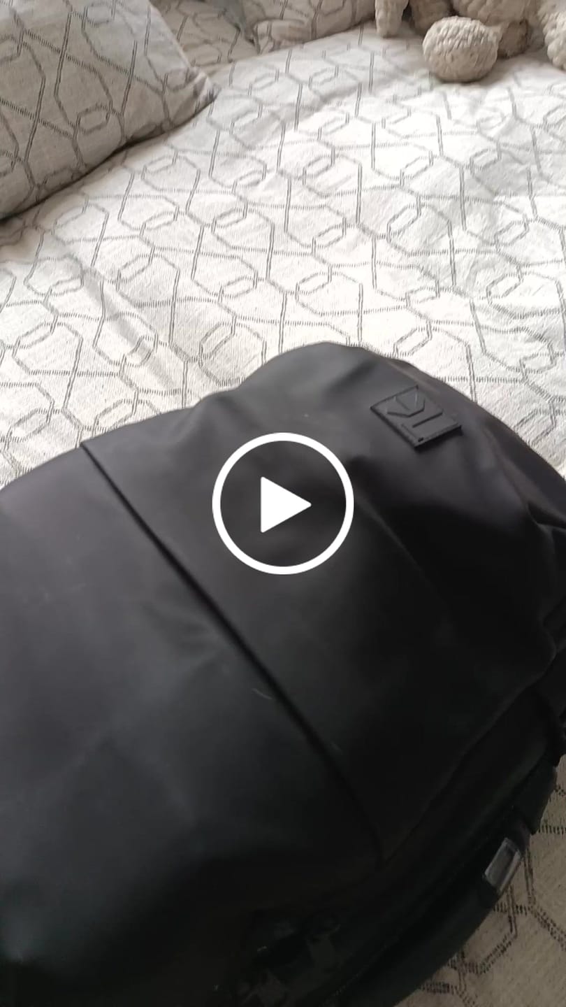 Customer video review of Lumeo AirVac Compression Travel Backpack