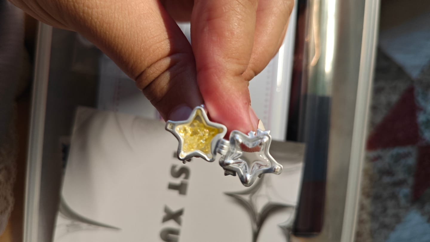 Customer photo review of "WISHING STAR" Rhodium Plated Star Flip Ring, Adjustable Zirconia Ring