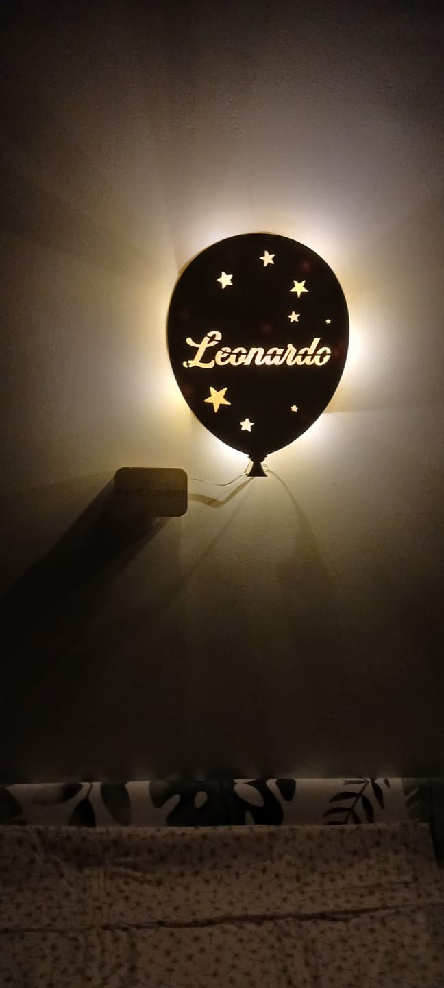 Customer photo review of Lampada Palloncino a Parete con Nome Personalizzato