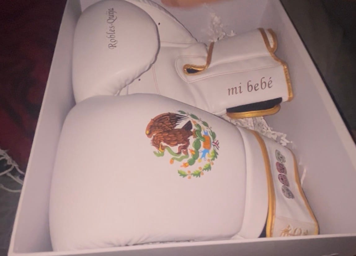 Customer photo review of Custom White PU Leather Boxing Training Gloves C15