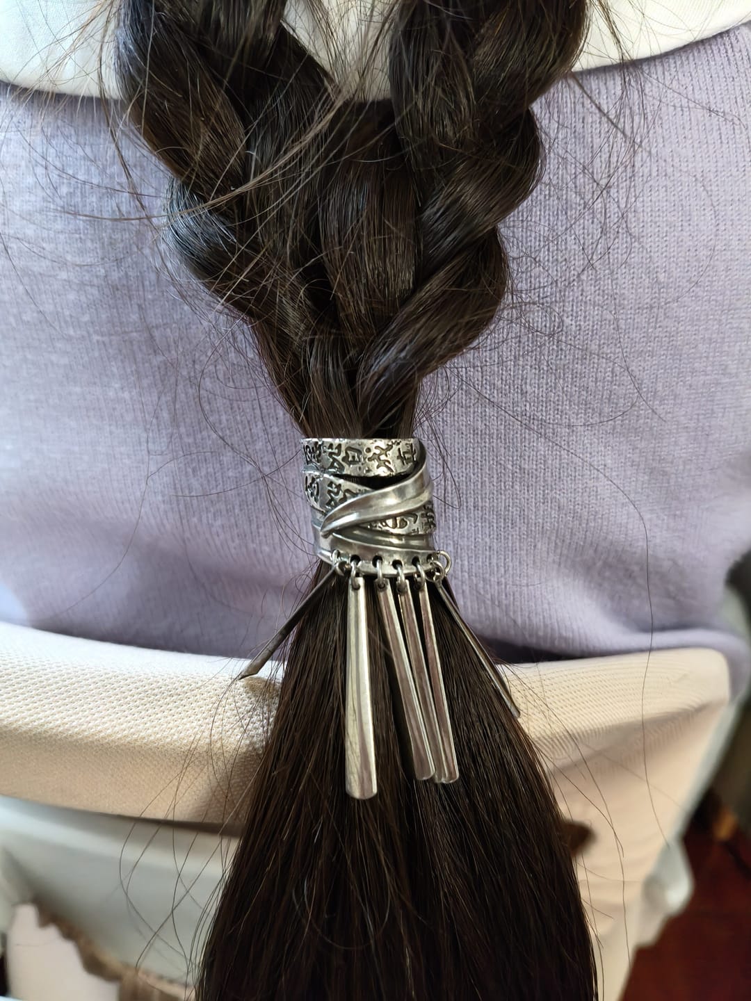Customer photo review of "MONOLOGUES" Platinum Plated Vintage Sculptural Ponytail Hair Clip, Ponytail Holder