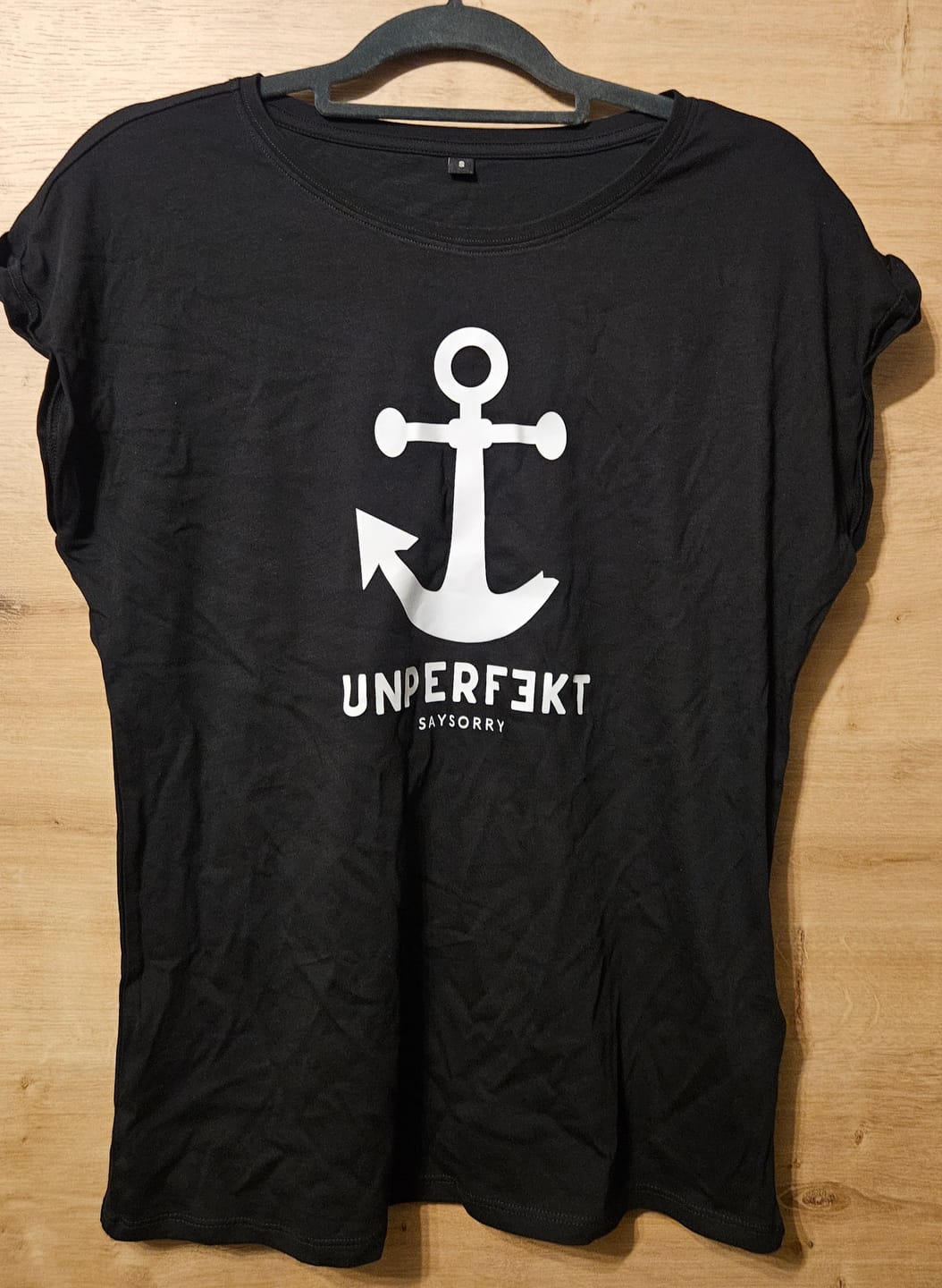 Customer photo review of Organic Figurschmeichler-Shirt »Unperfekt mit Anker«