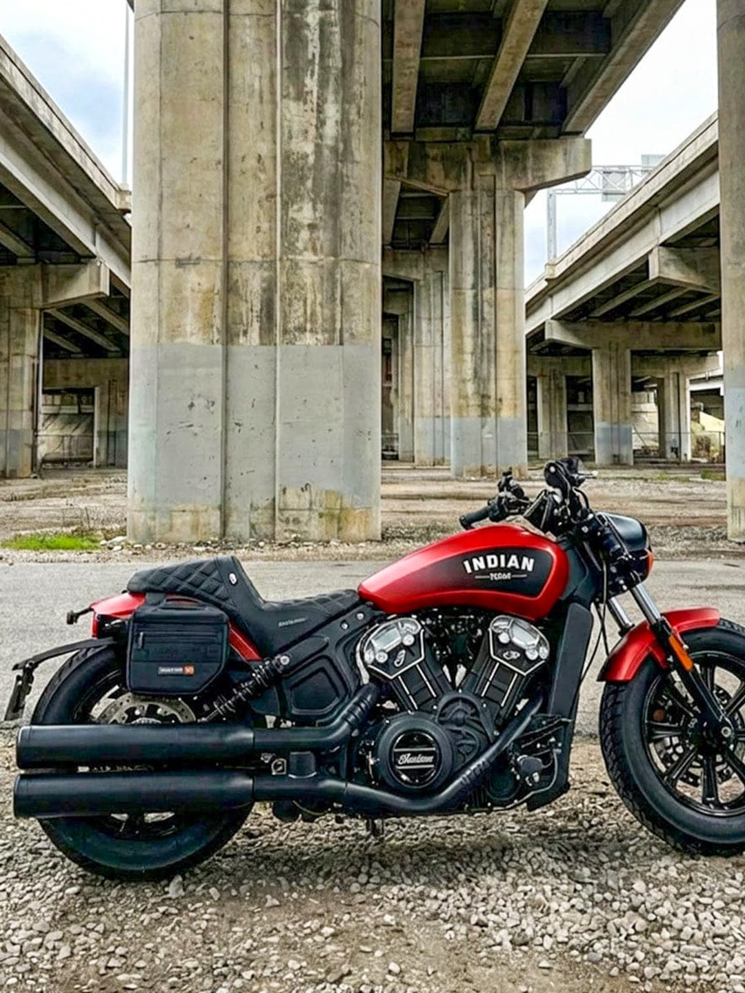 Customer photo review of 8L - Patriot Small Indian Scout Bobber Throw Over Saddlebags