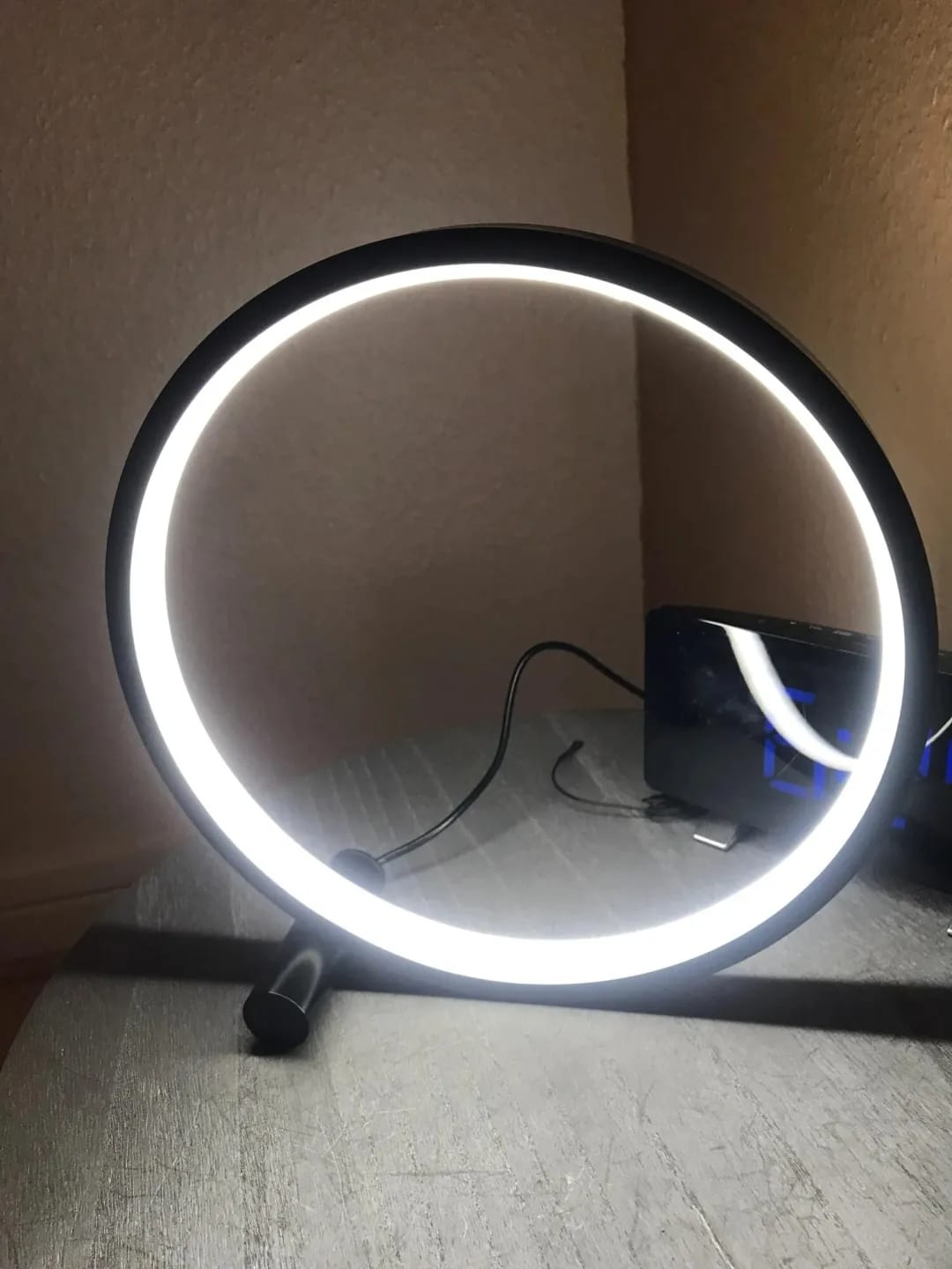 Customer photo review of Table Lamp, Ring-Shaped Touch Lamp, USB Powered, Aluminium