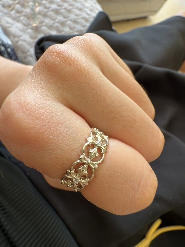Customer photo review of "Bastet" 925 Sterling Silver Vintage Iris Adjustable Pinky Ring