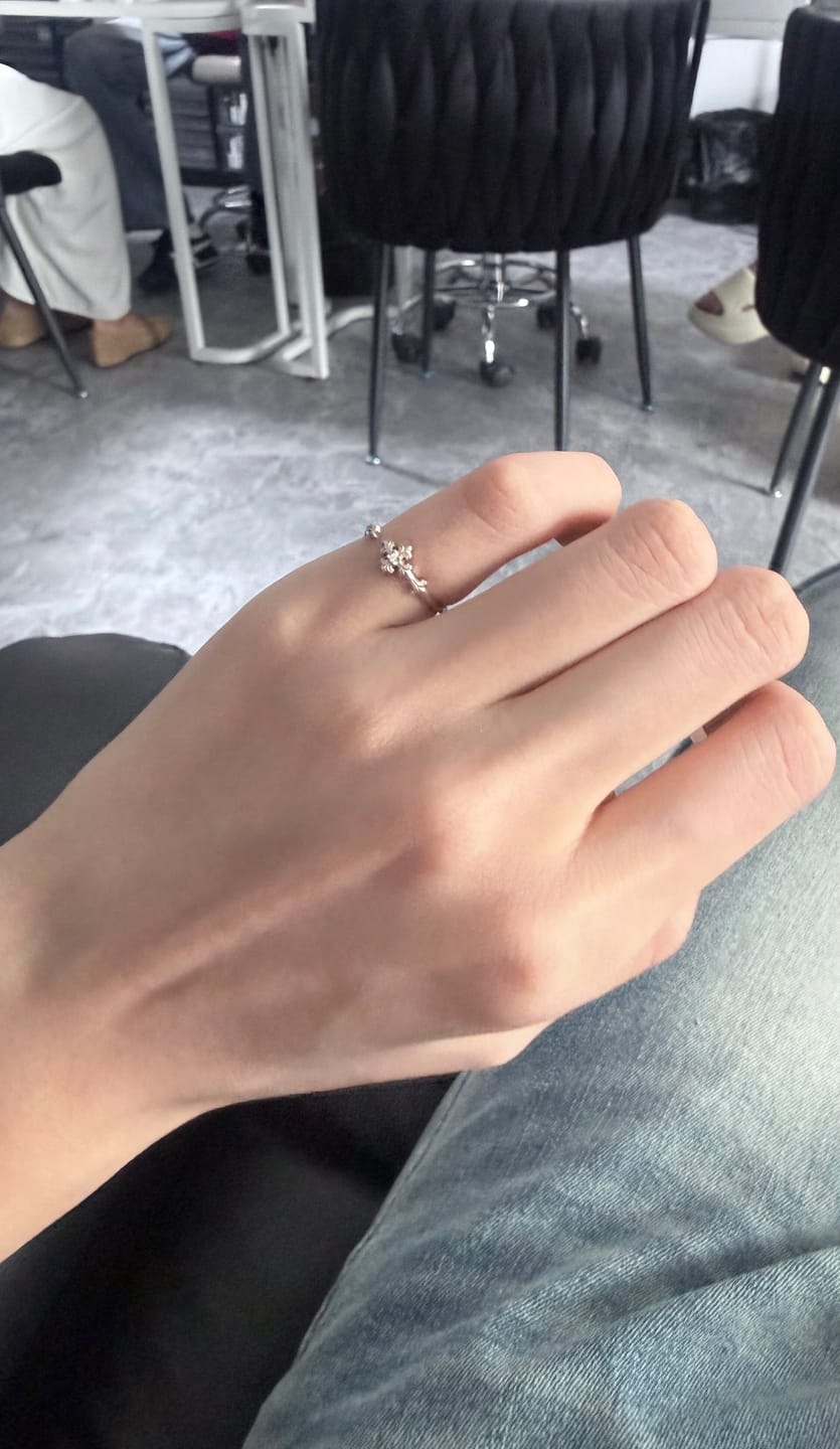Customer photo review of "Bastet" 925 Sterling Silver Vintage Iris Adjustable Pinky Ring