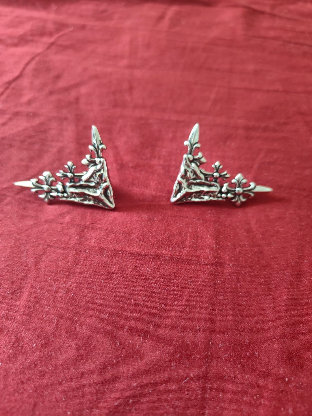 Customer photo review of "Irises" Oxidized Silver Plated Vintage Iris Brooches, Floral Pin