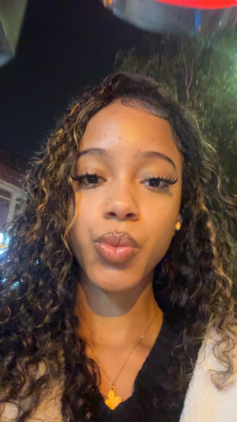 Customer photo review of AlwaysAmeera Same Wavymy TikTok Viral Pre-cut Lace Wear Go Casual Blonde Highlights Water Wave Minimalist 7x5 Lace Wigs Dome Cap Glueless with Natural Hairline Wig