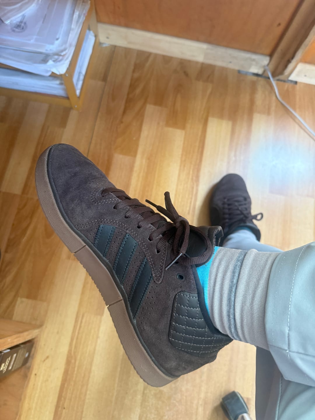 Customer photo review of Zapatilla Adidas Originals Tyshawn Hombre Cafe