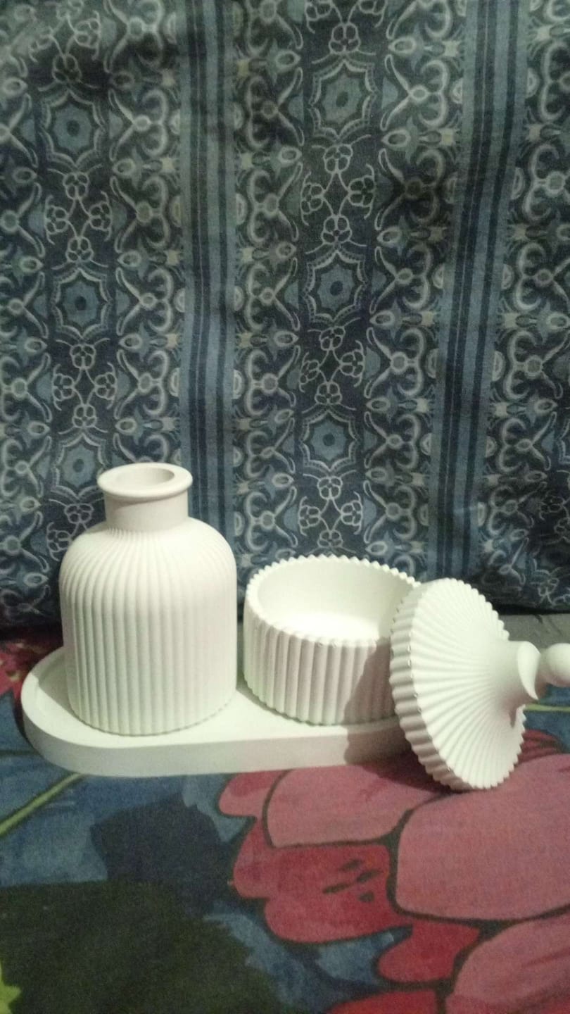 Customer photo review of White Vase Set (Limited Edition)