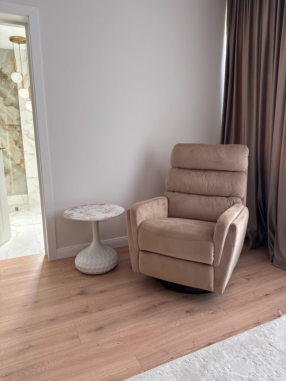 Customer photo review of Fotoliu recliner ARGOS, stofa catifelata bej - Bluvel 28, 78x84/162x107 cm
