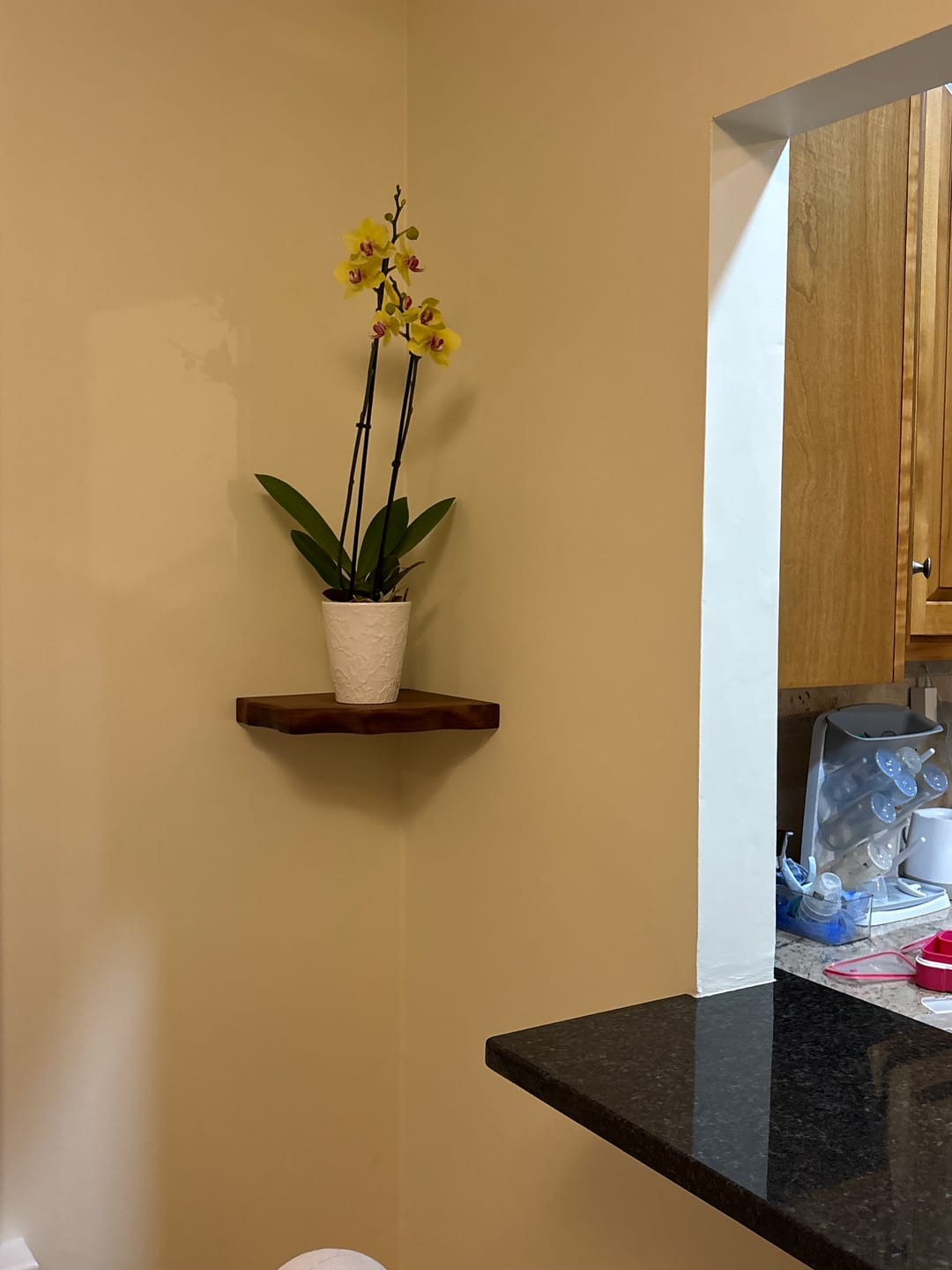 Customer photo review of Modern Solid Wood Corner Shelf For Entryway Design And Display
