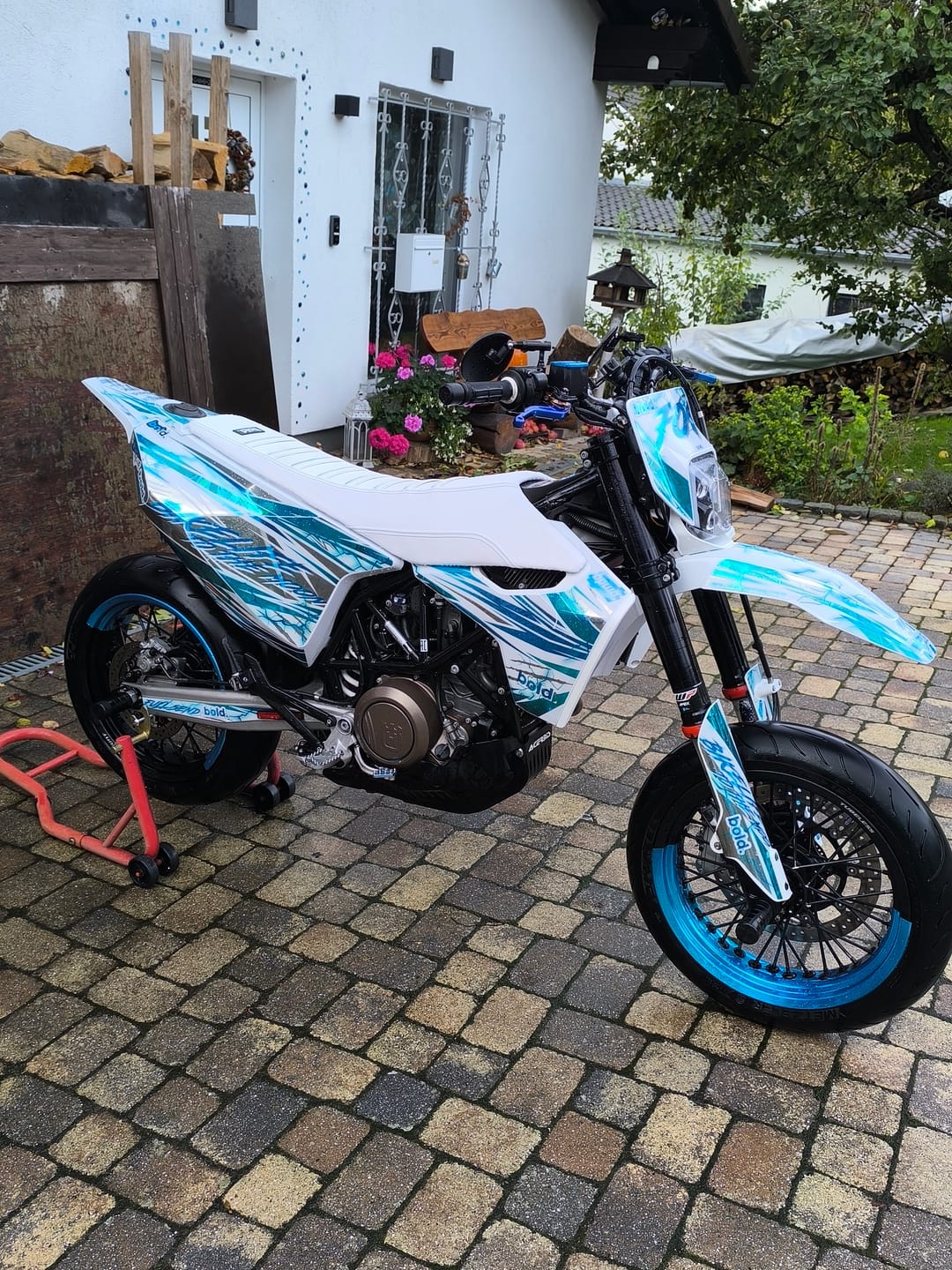 Customer photo review of Divine - Graphics kit
