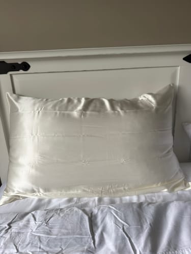 Customer photo review of Ivory White Silk Pillowcase -  Queen Size - Zip Closure
