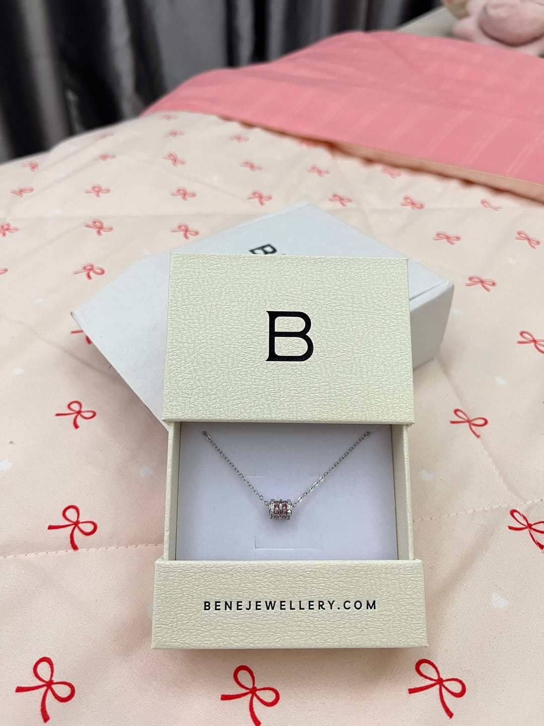 Customer photo review of Madison Wheel Necklace